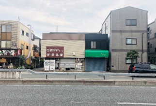 2番出入口を出た正面（右方向へ）